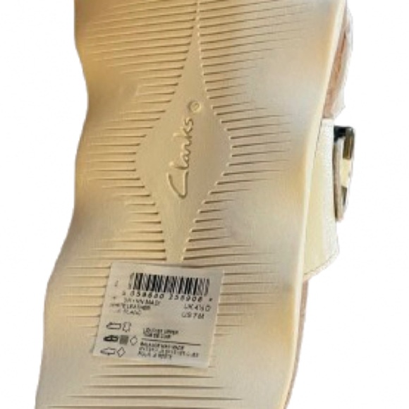 Clark's known for quality and so cute!  Leather, toe post. Brand new!​ - Picture 6 of 9